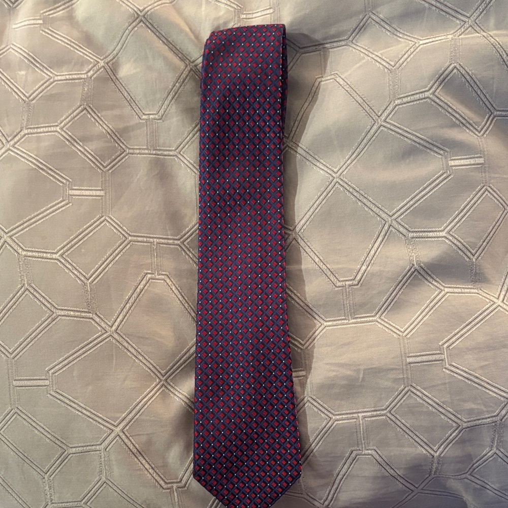 Classic Blue and Red Patterned Men's Tie